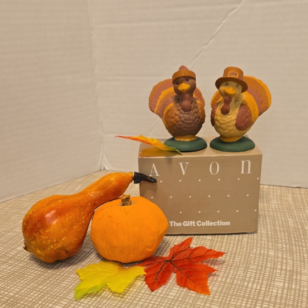 Avon Festive Turkey Twosome Salt and pepper shakers.